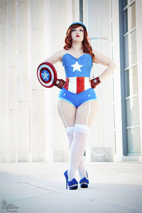 curvesandkink:  God bless America