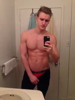 vlnci:  kenas00:Went to jussfitness bathroom for a quick progress selfie.  make me look like you damnit