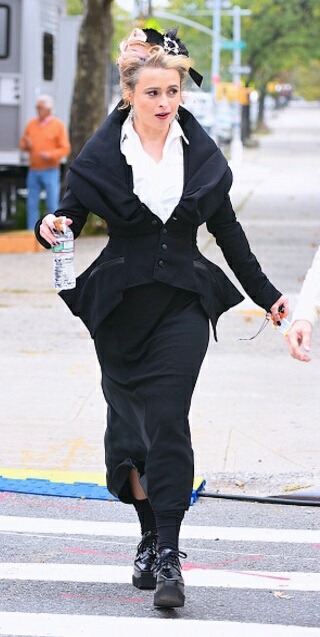 madammn: Helena Bonham Carter as a fashion designer who only wears all black in Ocean’s 8 is m