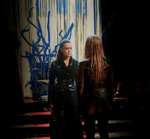 celebritiesandmovies: Commander Lexa and Clarke Griffin in The 100 “Bitter Harvest” Why 