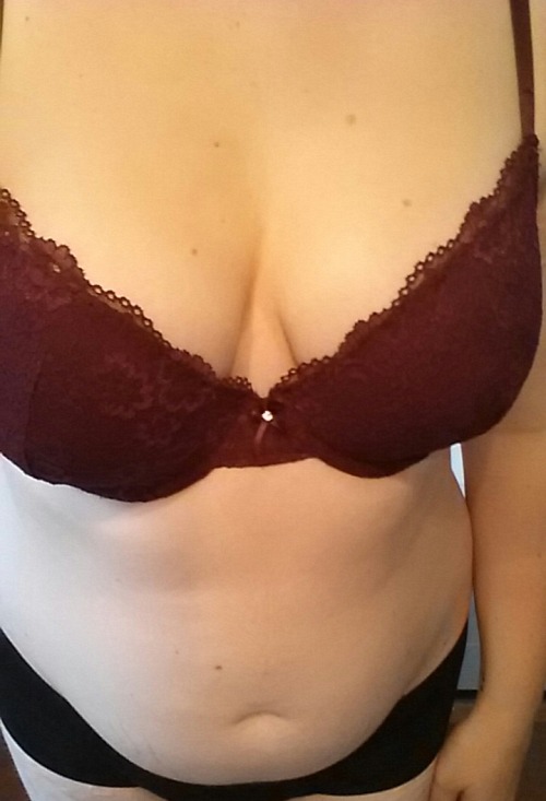 thenewbojay:  allthoselovelyimperfections:  Super stressed, but still super cute ;)  Definitely 