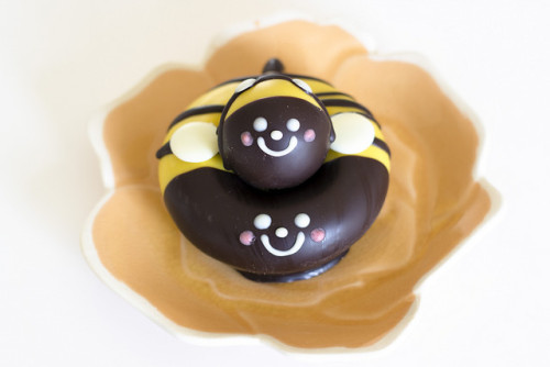 japanesefoodlover: Floresta bee donut by Japanexperterna.se on Flickr.