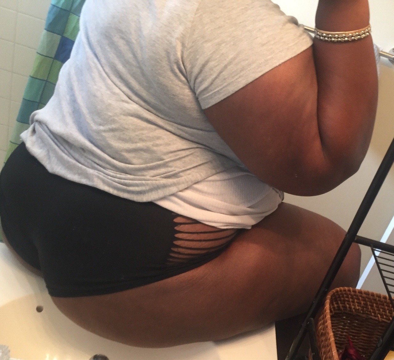 nigreciandoll:  Make sure u follow my caramel hunni buns ppl. Sexysweet33
