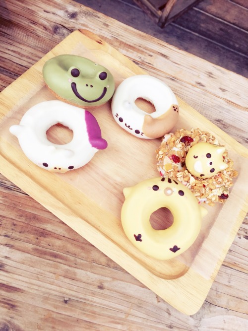 strawberryskies:  Deerling beverly-kills and I shared these amazing donuts in Koenji today ♡ the Matcha froggie was my favorite! 