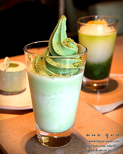 Green Tea Desserts @ O'Sulloc Teahouse Cafe in Seoul, South Korea. [Credit] SouthKoreanFood