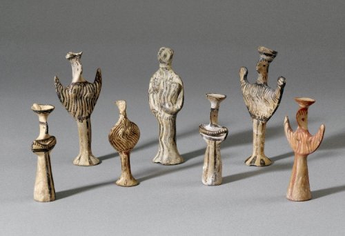 myancientworld: Mycenaean terracotta figures, dated around 1300 BC.  These goddess-statuet