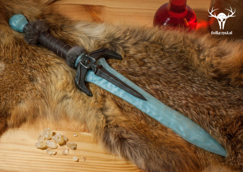otlgaming:Skyrim Replica Weapons & Armor - Created by FolkenstalThese amazing replicas from the 