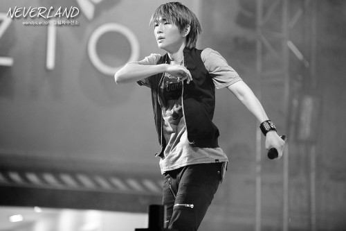 bakafirefly:  Daily Dose of Onew  #174 Black and White Onew Special