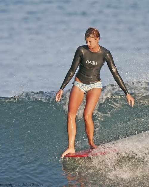 surfing-girls:  Surfing Girl , Follow me at : http://surfing-girls.tumblr.com/