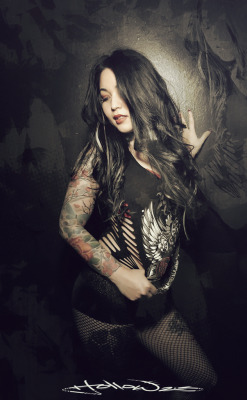 inkedgirls:  Robin FangPhotography byhttp://h-o-l-l-o-w-2-5.tumblr.com/