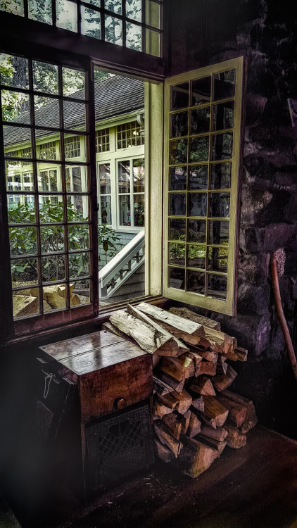 thepictorialist:Getting ready for the chill—Lodge at Lake Crescent, WA 2015