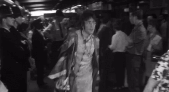 John Lennon, Ringo Starr, George Harrison, Pattie Boyd And Jenny Boyd Board The Train From Euston To