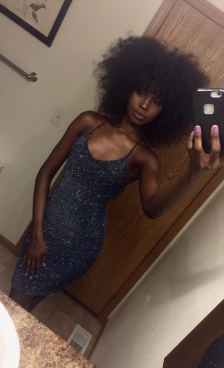 rawkiss:jessicakat15:some melanin for your sundayoh my god