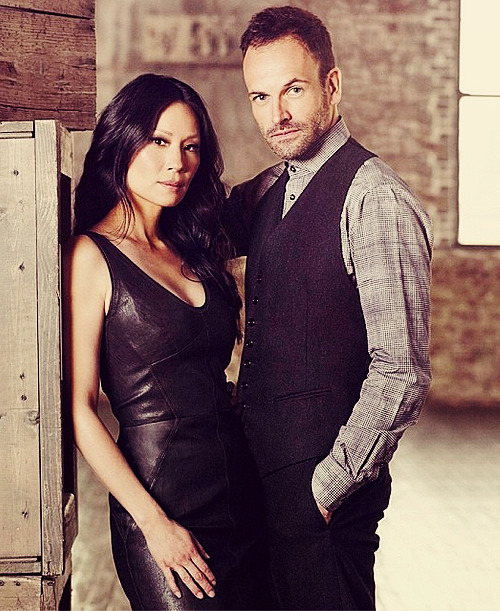 jonny-lee-miller-appreciation:  Jonny Lee Miller and Lucy Liu for TV Guide Magazine