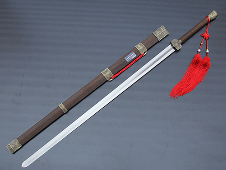 chinesesword:  Classic Chinese Sword Han Dynasty Style  http://www.icnbuys.com/chinese-tai-chi-sword-han-style.htmlReblog,