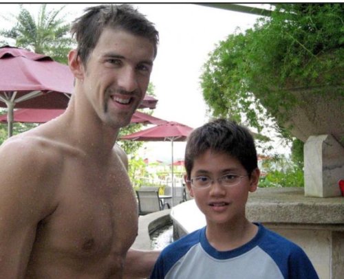 dealanexmachina: thechanelmuse:Singapore swimmer Joseph Schooling beats his idol Michael Phelps in R