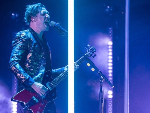 mikeyshoesisrad: Queens of the Stone Age @ Austin360 Amphitheater  Photos by David Brenden Hall