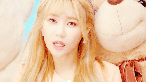 jamlamhk:  Yuna // AOA CREAM