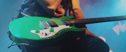 iyeols:  Alex Gaskarth’s guitars: lime green Custom PRS Mira 