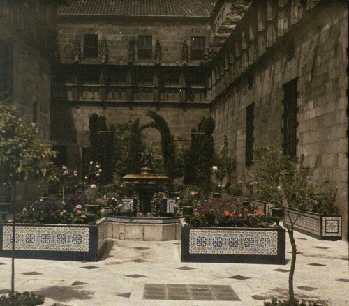 lescuriositesdelafoire:Manuel Genovart i Boixet, Patio of orange trees in the Palau de la Generalita