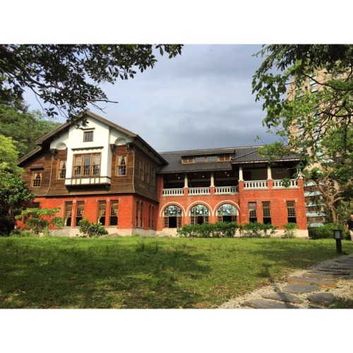 Small, free museum that delves into hot spring culture and the Japanese colonial era. The building i