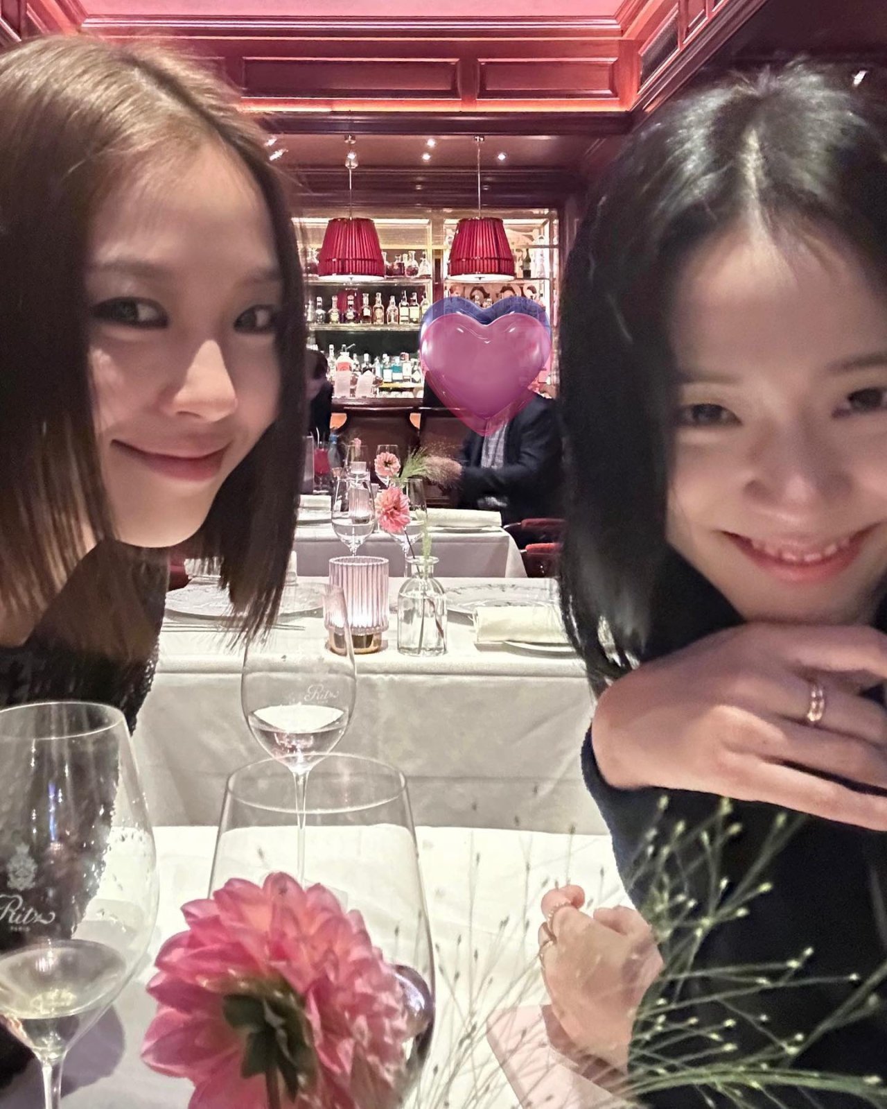 BLACKPINK's Jisoo & actress Go Min Si have dinner in Paris