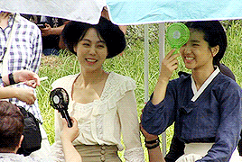 shesnake:Kim Min-hee and Kim Tae-ri on the set of The Handmaiden (2016) dir. Park Chan-wook