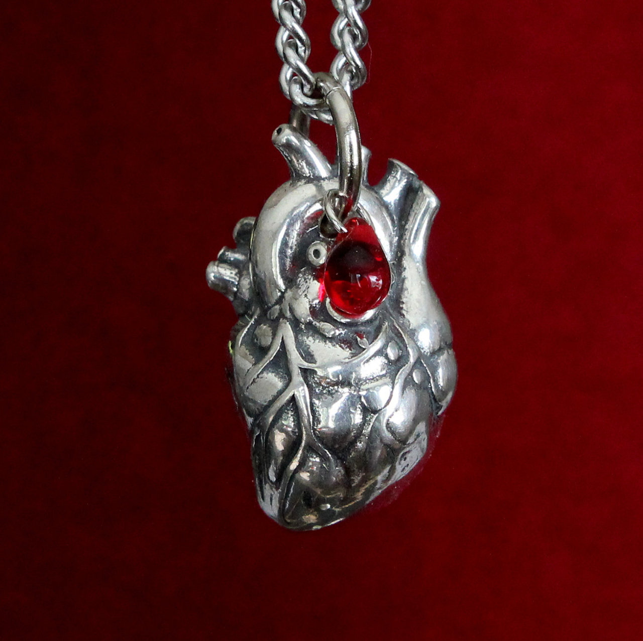 u-gun-b-ded3:  sosuperawesome:  Necklaces by mrd74 on Etsy • So Super Awesome is