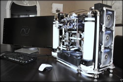 /u/l3pje / Awesome custom watercooled PC