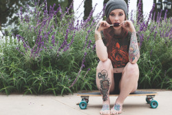tattooedink-artvixens:  Ride that board