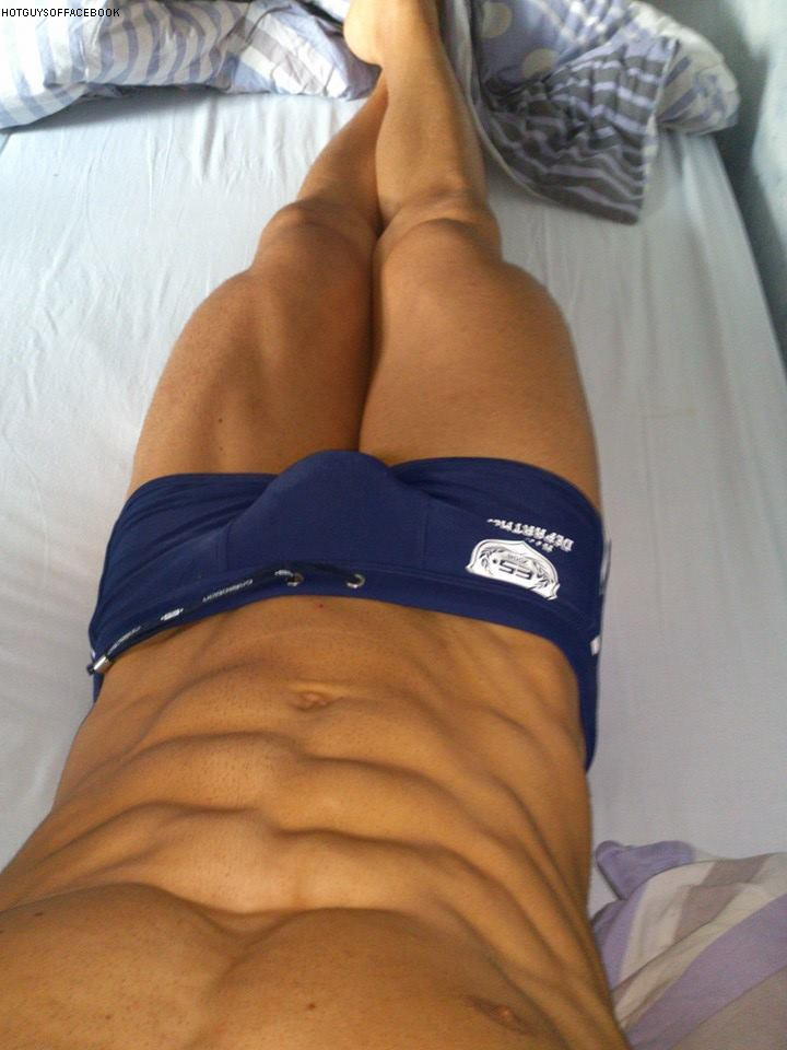bradinmpls:  abs of a 22 year old and a bulge that makes me want him even more looking