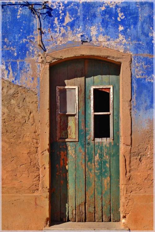 peterschlehmil:Rob Oele_Time survivors: doors(most are from Algarve, in Portugal)