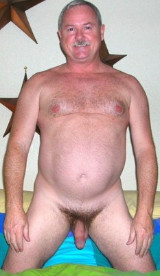 mature-man-fan:   Sexy Silver fox’