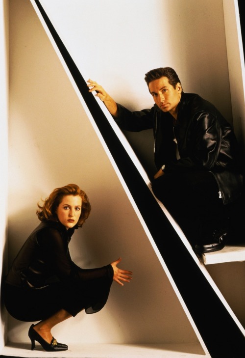 ohshutupmulder:Gillian Anderson and David Duchovny I photoshoots for ‘The X-Files’ [1993]