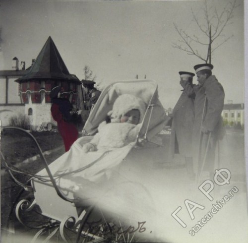 Grand Duchesses Maria and Anastasia of Russia. (x)