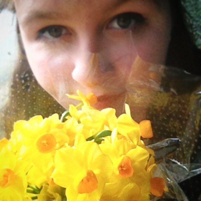 Got Dean some flowers 💐😘💋❤️ #flowers #loveyou #kiss #jonquil #Daffodil