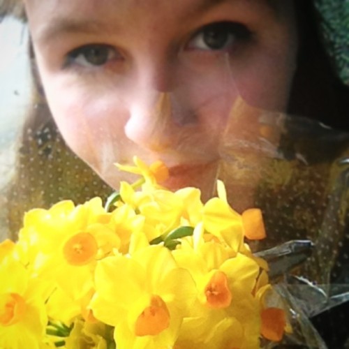 Got Dean some flowers 💐😘💋❤️ #flowers #loveyou #kiss #jonquil #Daffodil #love #boyfriend