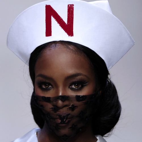 versacegods:Naomi Campbell @ Louis Vuitton Spring 2008