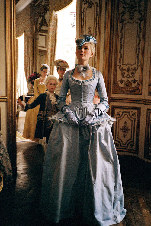jamieadam: Top 10 Blue Movie Dresses 1. Dangerous Liaisons (1988) 2. Orlando (1992) 3. Shakespeare i