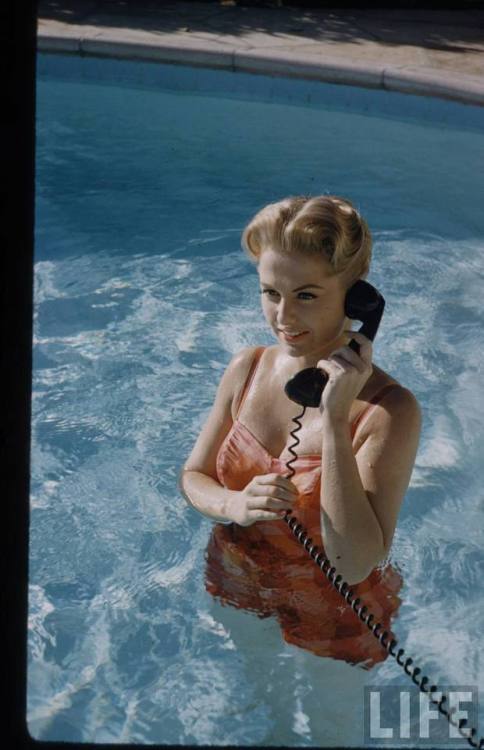 electronicsquid: Martha Hyer (Leonard McCombe. 1959?)