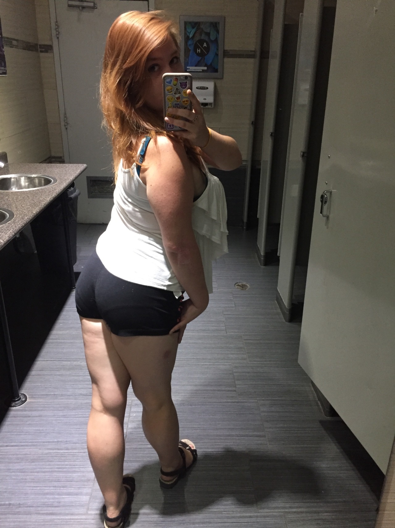 serendipitousfoxx:  Being naughty at bar bathrooms hehe 😉👊🏻🍻