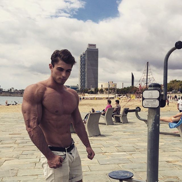 beautifulyoungmuscle:  Feel like shooting a big creamy load? David Lurs is here to