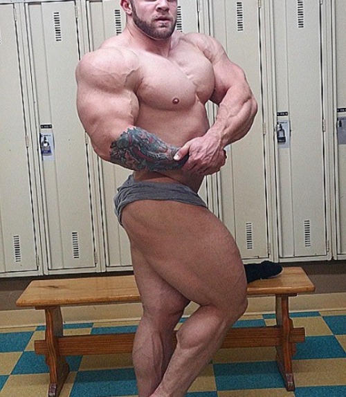 needsize:  Muscle stud keeps on growing. Looking hot all shaved down. Iain Valliere