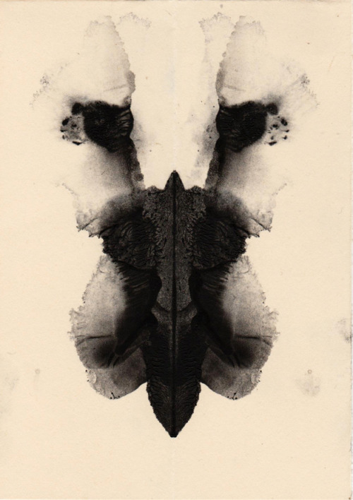 francescoviscuso:  Oil on paper, 10,5 x 15 cm.2015  