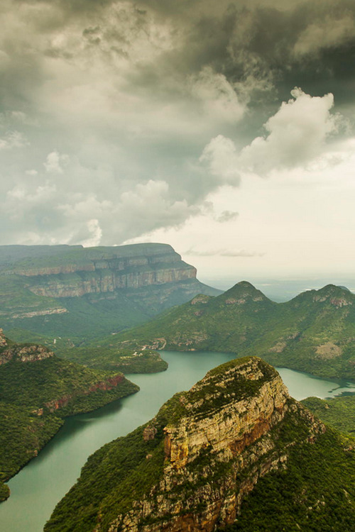 atraversso:  Blyde River Canyon  by Gerda Kotze Pretorius