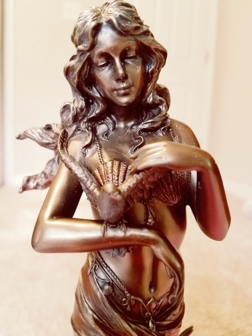 blacksapphrodite:Detail shots of my Lady Aphrodite statue