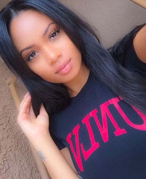 bombshellssonly:  @essencetatiana  SHE’S FUCKIN GORGEOUS!