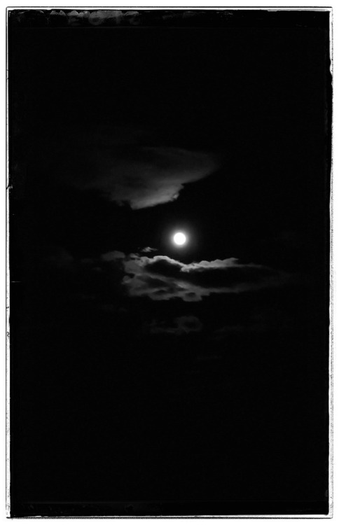 periscope-9: This lonely moon. By Periscope9