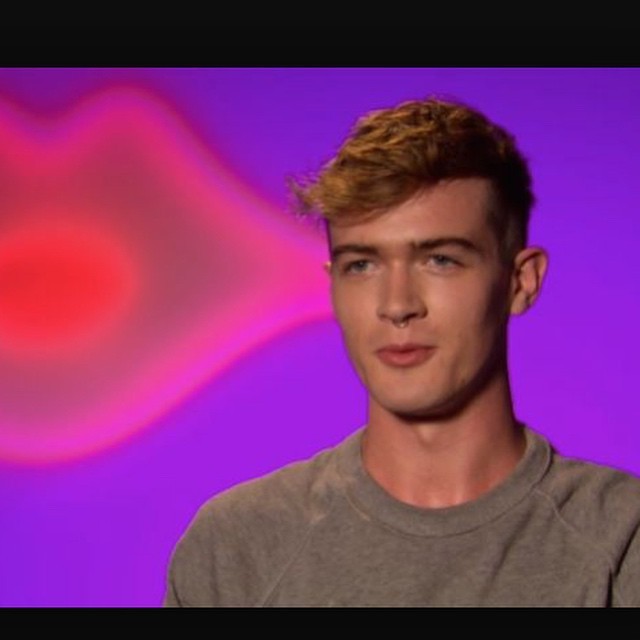 @pearliaison if you ever want to try girls, please call me. 📞😛 #whyare #gaydudes