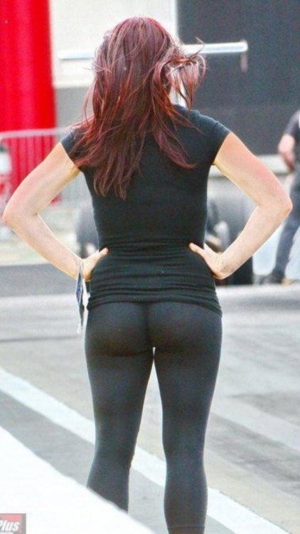 sweetrears:  Yoga Pants WooooooooooooW 